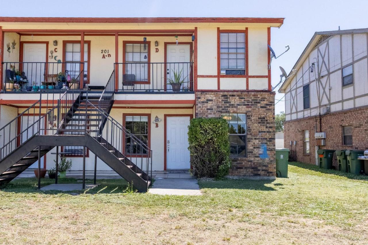 Congeniality And Comfort. All The Essentials With Class, 2 Nights? 2 Weeks? Stay, Relax, Work, Or Go Out For Fun. Arlington Exterior foto