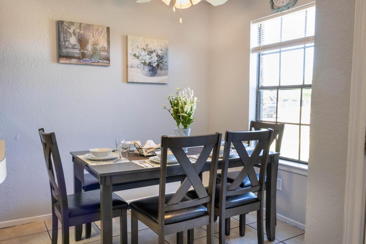 Congeniality And Comfort. All The Essentials With Class, 2 Nights? 2 Weeks? Stay, Relax, Work, Or Go Out For Fun. Arlington Exterior foto